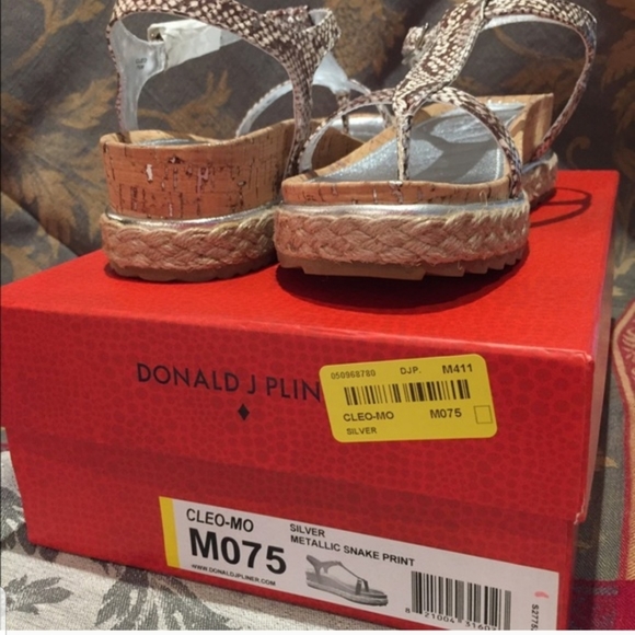 Donald J. Pliner metallic snake print sandals - Picture 4 of 4